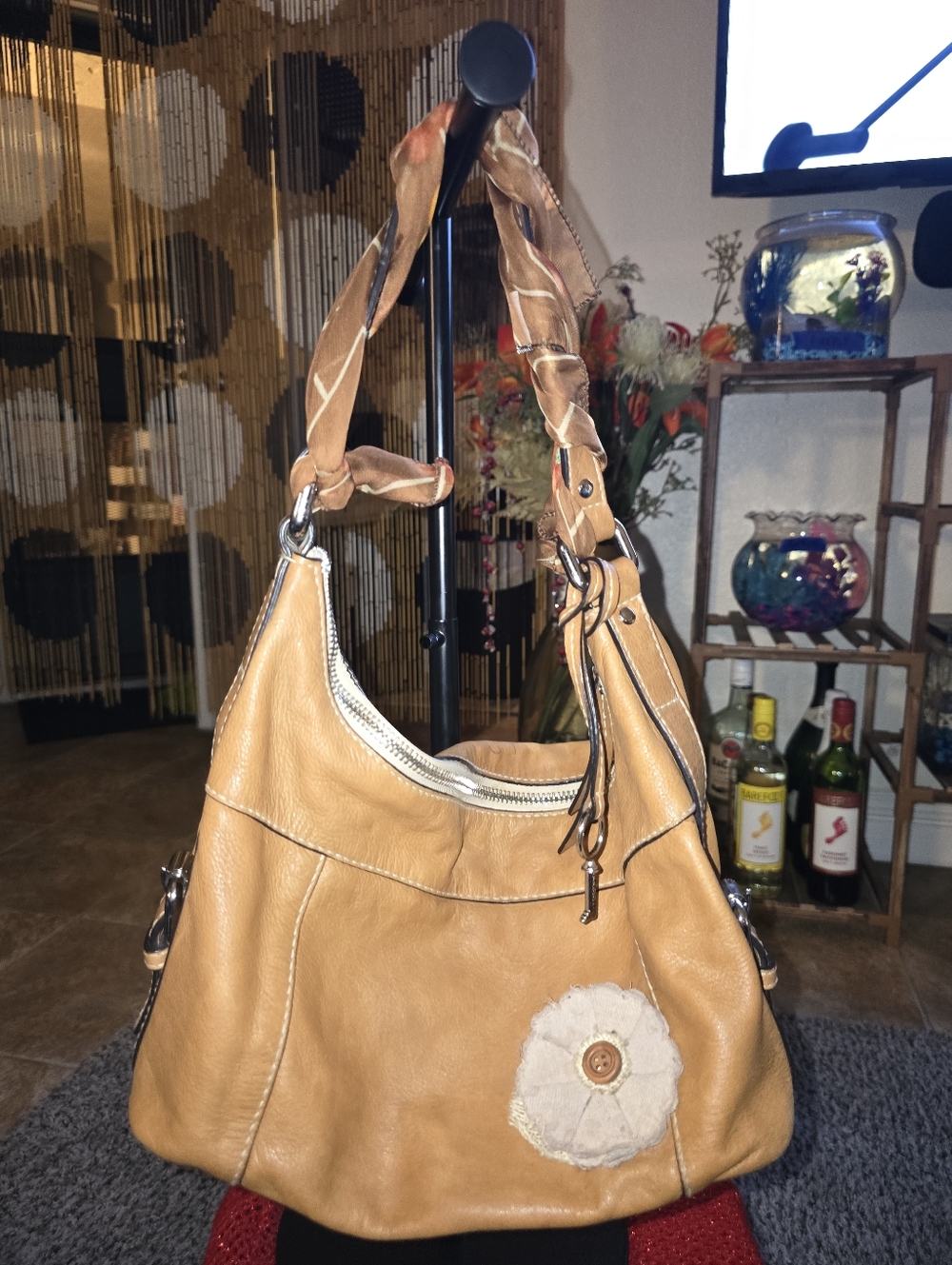 👜 Fossil Tan Women’s Shoulder Bag with Flower Accent- Vintage Vibes - Preloved